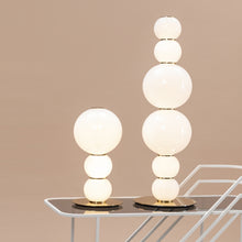 Load the image into the gallery viewer, Formagenda Pearls Table, Tischleuchte mit Glaskugeln