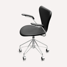 Charger l'image dans la galerie, Fritz Hansen Bürostuhl Serie 7 by Arne Jacobsen, mit Armlehnen