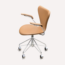 Charger l'image dans la galerie, Fritz Hansen Bürostuhl Serie 7 by Arne Jacobsen, mit Armlehnen