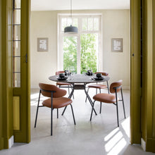 Load the image into the gallery viewer, Artifort Aloa Stuhl, gepolstert - Design Khodi Feiz, 2021