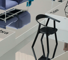 Load the image into the gallery viewer, Prostoria Rhomb Stuhl – Designstuhl aus Massivholz mit Armlehnen