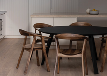 Charger l'image dans la galerie, Esstisch Rhomb von Prostoria – Design trifft auf Handwerkskunst