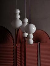 Load the image into the gallery viewer, Formagenda Pearls Suspension - 34 cm, Pendelleuchte mit Glaskugeln