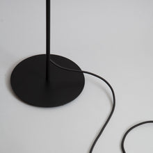 Load the image into the gallery viewer, Formagenda Chaplin Stehleuchte mit Dimmer