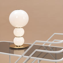 Load the image into the gallery viewer, Formagenda Pearls Table, Tischleuchte mit Glaskugeln