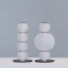 Load the image into the gallery viewer, Formagenda Pearls Table, Tischleuchte mit Glaskugeln