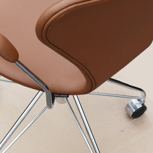 Charger l'image dans la galerie, Fritz Hansen Bürostuhl Serie 7 by Arne Jacobsen, mit Armlehnen