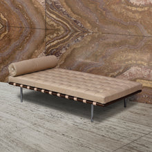 Carica l'immagine nel visualizzatore di Gallery, Knoll Barcelona Daybed Relax, Ludwig Mies van der Rohe 1929