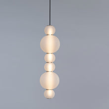 Load the image into the gallery viewer, Formagenda Pearls Double Suspension - 67 cm, Pendelleuchte mit Glaskugeln
