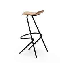 Charger l'image dans la galerie, Prostoria Barhocker Strain, filigranes Metallgestell & ergonomischer Holzsitz