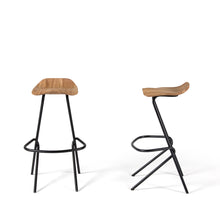 Charger l'image dans la galerie, Prostoria Barhocker Strain, filigranes Metallgestell & ergonomischer Holzsitz