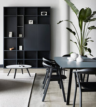 Charger l'image dans la galerie, Esstisch Rhomb von Prostoria – Design trifft auf Handwerkskunst