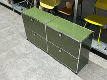 Lade das Bild in den Galerie-Viewer, USM Haller Sideboard mit vier Klappen B1523 x H740 x T373mm - Olivgrün