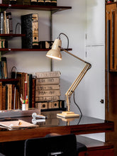 Lade das Bild in den Galerie-Viewer, Anglepoise Original 1227 Tischleuchte – Designklassiker mit ikonischer Funktionalität