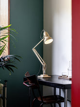 Lade das Bild in den Galerie-Viewer, Anglepoise Original 1227 Tischleuchte – Designklassiker mit ikonischer Funktionalität