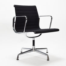 Carica l'immagine nel visualizzatore di Gallery, vitra Eames EA108 Aluminium Chair - drehbarer Bürostuhl mit Armlehnen