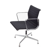 Carica l'immagine nel visualizzatore di Gallery, vitra Eames EA108 Aluminium Chair - drehbarer Bürostuhl mit Armlehnen