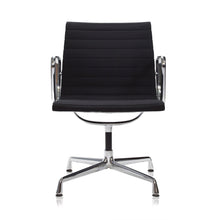 Carica l'immagine nel visualizzatore di Gallery, vitra Eames EA108 Aluminium Chair - drehbarer Bürostuhl mit Armlehnen