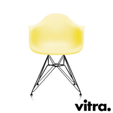 Load the image into the gallery viewer, Vitra Eames Plastic Armchair RE - DAR, Untergestell schwarz (outdoor tauglich) & weitere Farben