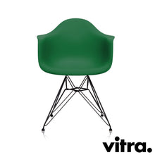 Load the image into the gallery viewer, Vitra Eames Plastic Armchair RE - DAR, Untergestell schwarz (outdoor tauglich) & weitere Farben