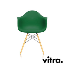 Carica l'immagine nel visualizzatore di Gallery, Vitra Eames Plastic Armchair RE DAW, Untergestell Ahorn, gelblich & weitere Farben