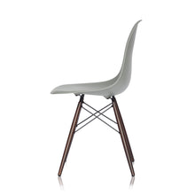 Carica l'immagine nel visualizzatore di Gallery, Vitra Eames Plastic Side Chair DSW, Untergestell Ahorn, dunkel & weitere Farben