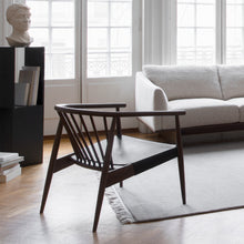 Carica l'immagine nel visualizzatore di Gallery, Ercol Reprise Sessel in Walnuss & Leder