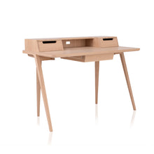 Lade das Bild in den Galerie-Viewer, Schreibtisch Treviso Desk - Eschenholz von Ercol