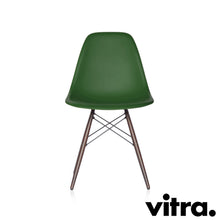 Carica l'immagine nel visualizzatore di Gallery, Vitra Eames Plastic Side Chair DSW, Untergestell Ahorn, dunkel & weitere Farben
