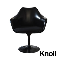Afbeelding in Gallery-weergave laden, Knoll Saarinen Tulip Armlehnstuhl, schwarz , drehbar mit Sitzkissen Tonus