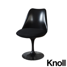 Load the image into the gallery viewer, Knoll Saarinen Tulip Stuhl, schwarz , drehbar mit Sitzkissen Tonus