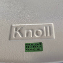 Charger l'image dans la galerie, Knoll Saarinen Tulip Esstisch weiss, rund ø 120 cm