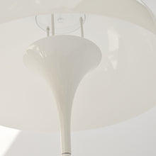Afbeelding in Gallery-weergave laden, Louis Poulsen Panthella Stehleuchte E27, weiss