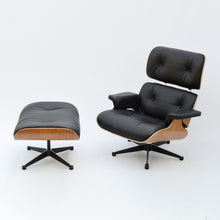 Lade das Bild in den Galerie-Viewer, Vitra Lounge Chair & Ottoman - Amerikanischer Kirschbaum / Leder Premium F Nero (XL / Neue Maße)