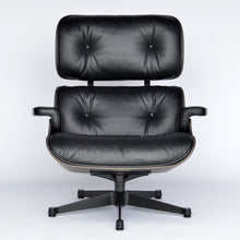 Lade das Bild in den Galerie-Viewer, Vitra Eames Lounge Chair, schwarz / schwarz, Esche schwarz, Leder Premium F Nero (XL / Neue Maße)