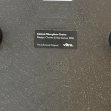 Lade das Bild in den Galerie-Viewer, vitra Eames Fiberglass Side Chair DSR, Untergestell schwarz & weitere Farben