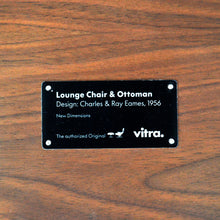 Charger l'image dans la galerie, Vitra Lounge Chair & Ottoman XL (neue Maße) Nero/Nussbaum