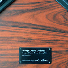 Lade das Bild in den Galerie-Viewer, Vitra Eames Lounge Chair & Ottoman Santos Palisander, Leder Premium F Nero (Klassische Maße)