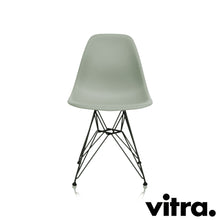 Afbeelding in Gallery-weergave laden, Vitra Eames Plastic Side Chair RE DSR, Untergestell schwarz (outdoor tauglich) & weitere Farben