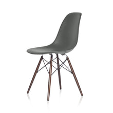 Carica l'immagine nel visualizzatore di Gallery, Vitra Eames Plastic Side Chair DSW, Untergestell Ahorn, dunkel & weitere Farben