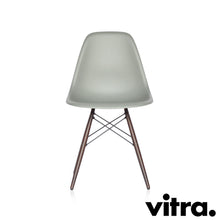 Carica l'immagine nel visualizzatore di Gallery, Vitra Eames Plastic Side Chair DSW, Untergestell Ahorn, dunkel & weitere Farben