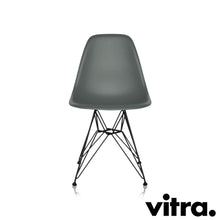 Afbeelding in Gallery-weergave laden, Vitra Eames Plastic Side Chair RE DSR, Untergestell schwarz (outdoor tauglich) & weitere Farben