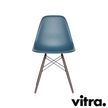 Carica l'immagine nel visualizzatore di Gallery, Vitra Eames Plastic Side Chair DSW, Untergestell Ahorn, dunkel & weitere Farben