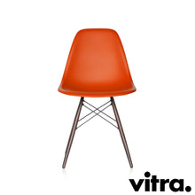 Carica l'immagine nel visualizzatore di Gallery, Vitra Eames Plastic Side Chair DSW, Untergestell Ahorn, dunkel & weitere Farben