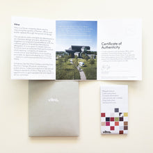 Load the image into the gallery viewer, Vitra Eames Plastic Armchair RE - DAW, Untergestell Esche, honigfarben & weitere Farben