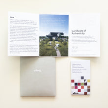 Load the image into the gallery viewer, Vitra Eames Plastic Armchair RE - DAR, Untergestell schwarz (outdoor tauglich) & weitere Farben