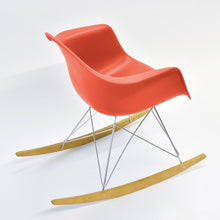 Load the image into the gallery viewer, Vitra Eames Schaukelstuhl - Plastic Armchair RE RAR