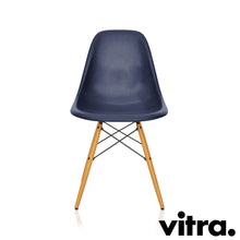Carica l'immagine nel visualizzatore di Gallery, vitra Eames Fiberglass Side Chair DSW, Untergestell Ahorn, gelblich & weitere Farben