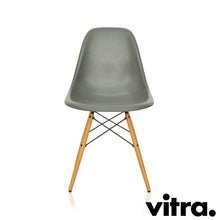 Carica l'immagine nel visualizzatore di Gallery, vitra Eames Fiberglass Side Chair DSW, Untergestell Ahorn, gelblich & weitere Farben