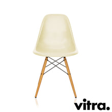 Carica l'immagine nel visualizzatore di Gallery, vitra Eames Fiberglass Side Chair DSW, Untergestell Ahorn, gelblich & weitere Farben